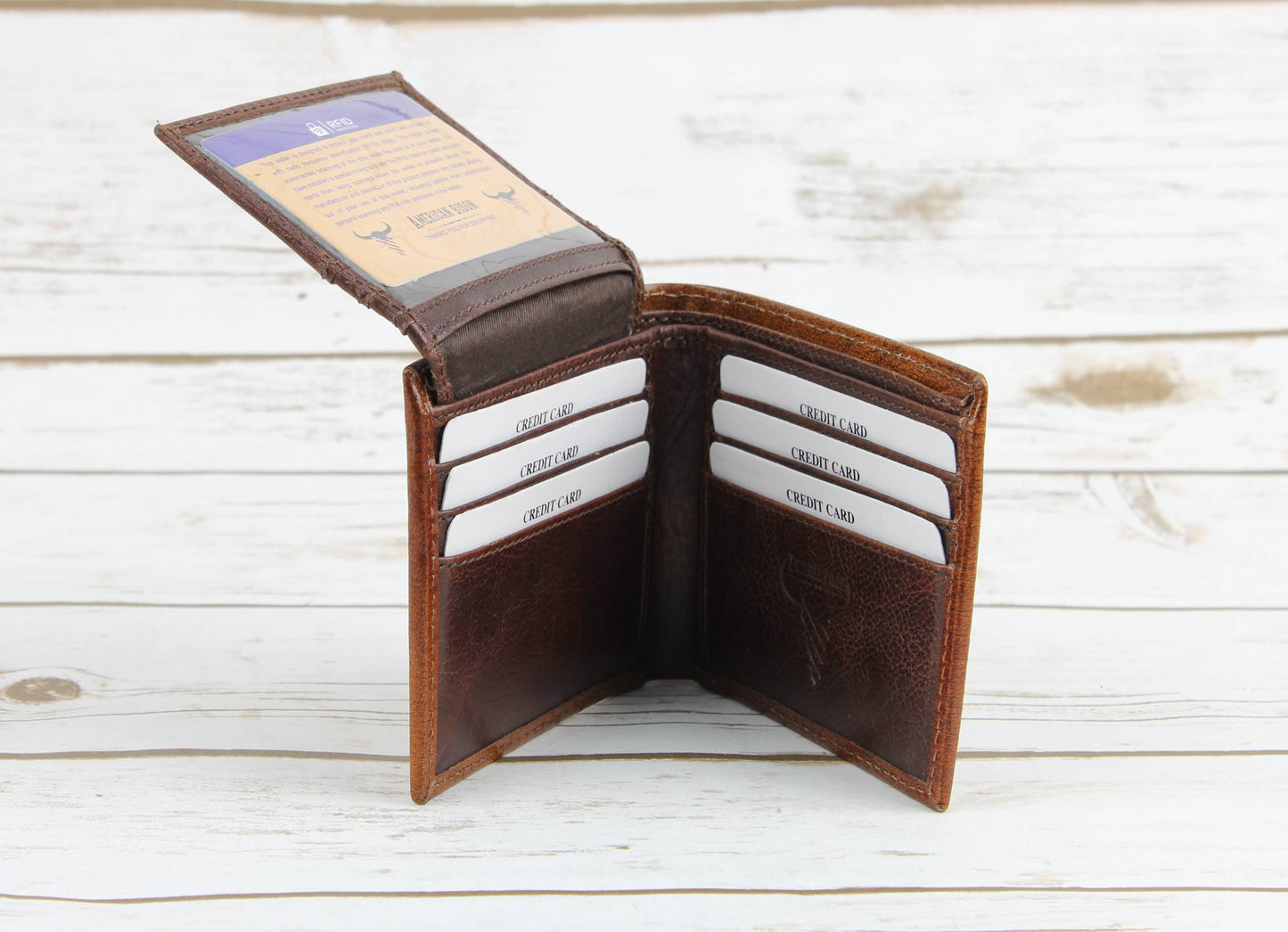 Billetera de cuero repujado para hombre en color tan