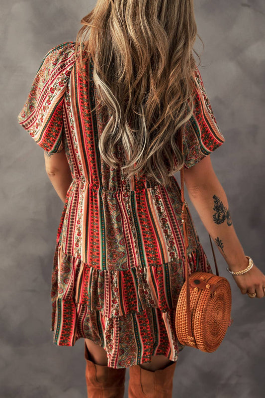 Vestido Bohemio de Flores con Botones, Cuello V y Volantes por Capas
