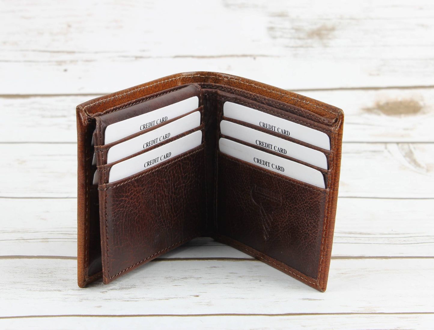 Billetera de cuero repujado para hombre en color tan