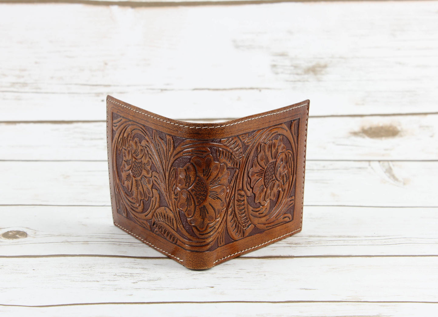 Billetera de cuero repujado para hombre en color tan