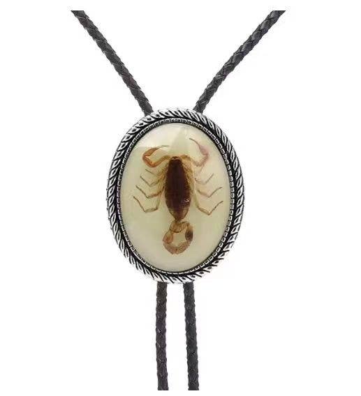 Corbata de bolo Escorpio REAL que brilla en la oscuridad, collar para hombre y mujer